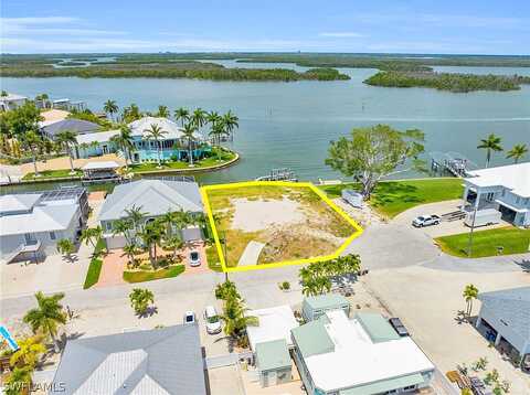 Avenida Pescadora, FORT MYERS BEACH, FL 33931