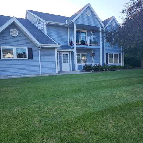 Minz Park Circle, West Bend, WI 53095