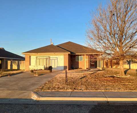 812 Bobwhite Avenue, Dumas, TX 79029