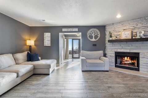 24 East Casa Del Rio, Lake Ozark, MO 65049
