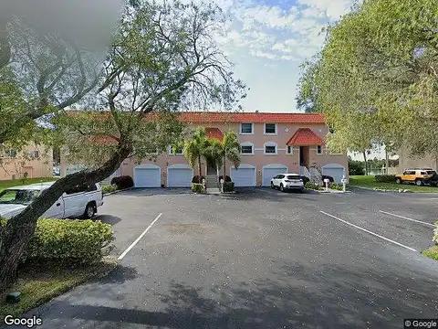 Capri Cir N, Treasure Island, FL 33706