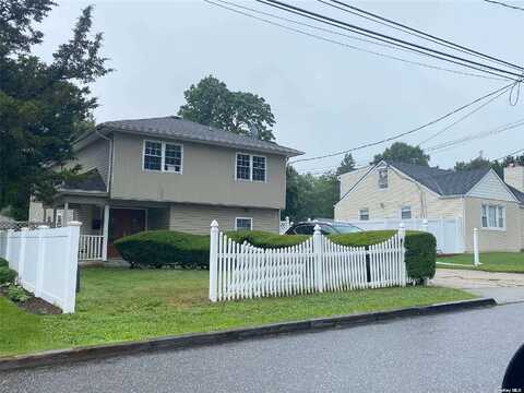 17Th, WHEATLEY HEIGHTS, NY 11798