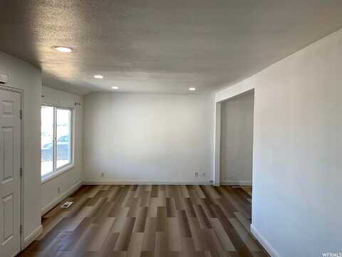 Broadway, TOOELE, UT 84074
