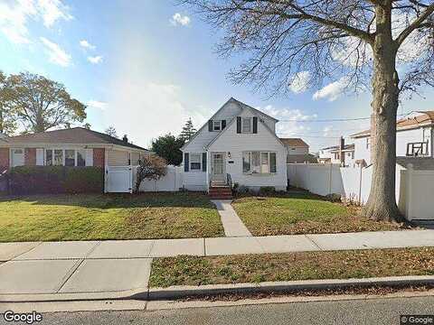 Roxbury Rd, OCEANSIDE, NY 11572