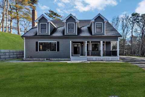 10 Crescent Street, Manomet, MA 02360