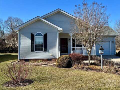 81 Beechnut Drive, Hendersonville, NC 28739