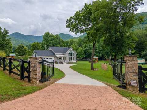 817 Mica City Road, Franklin, NC 28734