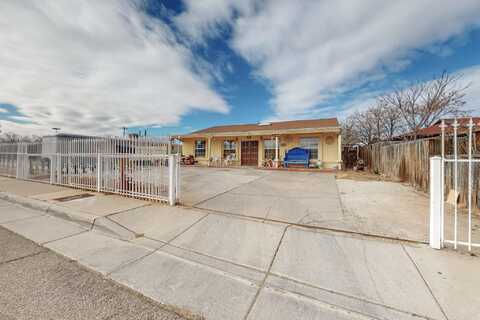 411 DALLAS Street NE, Albuquerque, NM 87108