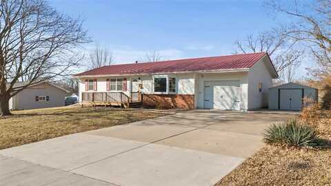 825 7th St, Kalona, IA 52247