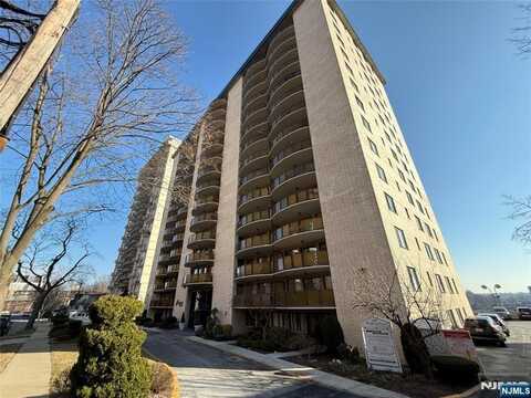 150 Overlook Avenue 15J, Hackensack, NJ 07601