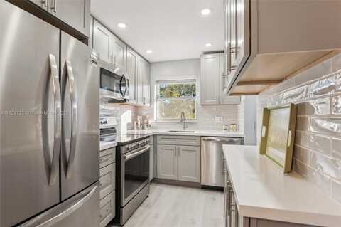 2600 W Sunrise Lakes Dr, Sunrise, FL 33322