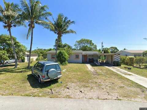 208 SW 8th Ct, Delray Beach, FL 33444