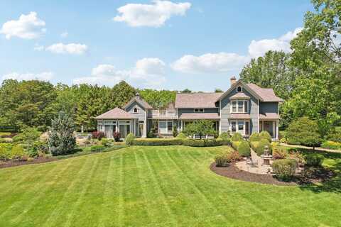 12921 N Fox Hollow Rd, Mequon, WI 53097