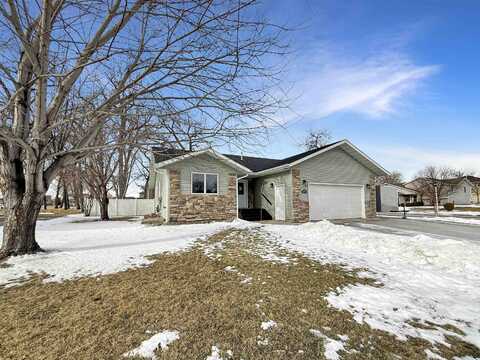 3501 Sandpiper Trail, Mandan, ND 58544