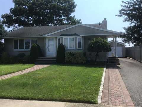 22 Hunter Lane, Hicksville, NY 11801