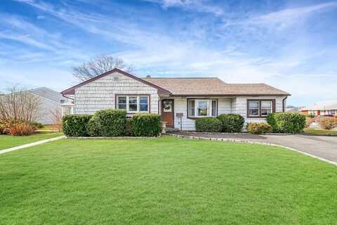 2 Robin Lane, Farmingdale, NY 11735