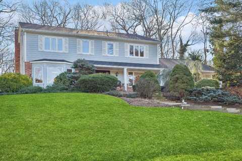 2 Notch Court, Dix Hills, NY 11746