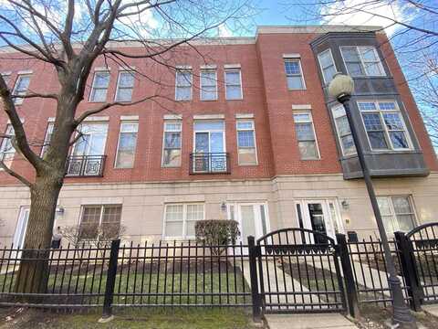 817 W University Lane, Chicago, IL 60608