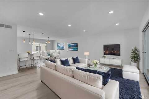 9584 Via Bernardo, Burbank, CA 91504