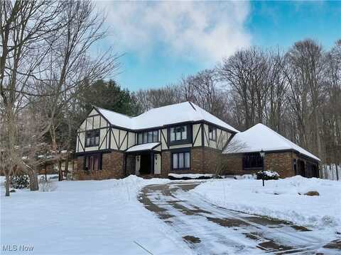 18777 Rivers Edge Drive E, Chagrin Falls, OH 44023