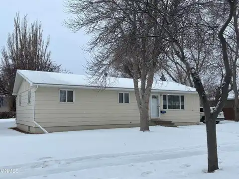 328 20th Street East, Williston, ND 58801