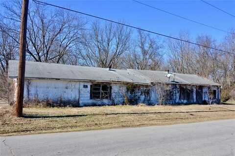 811 S 4th Street, Henryetta, OK 74437