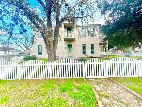 502 E Live Oak Street, Cuero, TX 77954