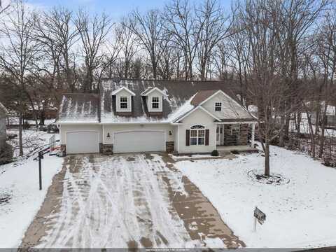 555 WOODLAND Circle, WAUPACA, WI 54981