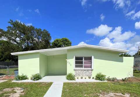 285 SE Abeto Lane, Port Saint Lucie, FL 34983