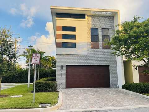 4460 NW 8 Place, Plantation, FL 33317