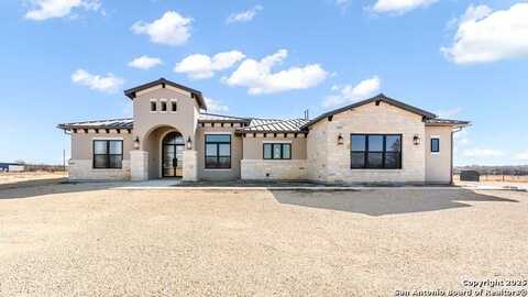 2013 County Road 651, Devine, TX 78016