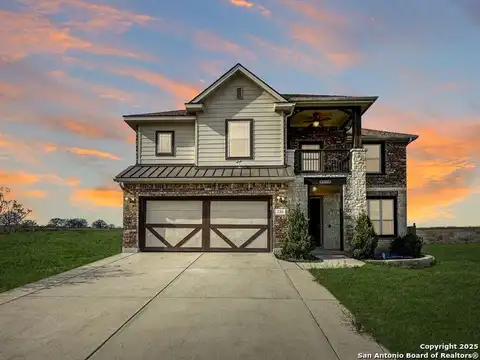 220 SCENIC HILLS DR, La Vernia, TX 78121