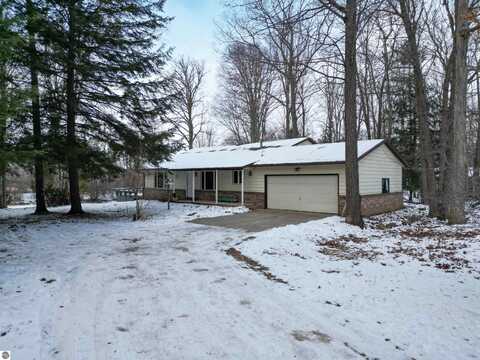 8475 Chippewa Trail, Mount Pleasant, MI 48858