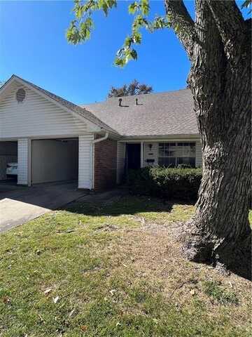 320 S 11th PL, Rogers, AR 72756