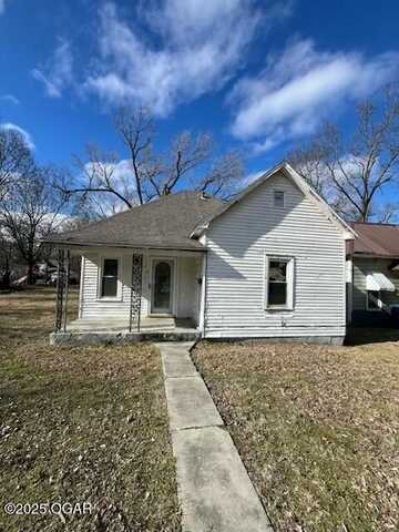 422 N Tennessee Avenue, Carterville, MO 64835