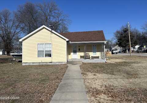 300 W 9th Street, Lamar, MO 64759