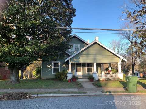 913 9th Avenue NE, Hickory, NC 28601