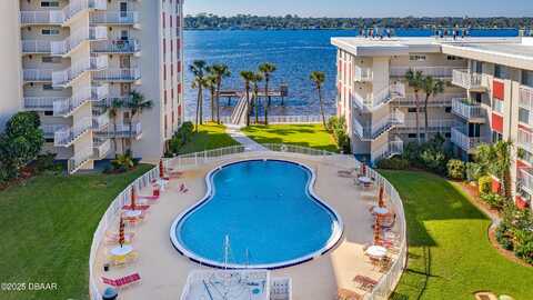 2711 N Halifax Avenue, Daytona Beach, FL 32118