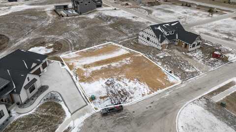 18270 Valleyview Circle, Clive, IA 50325