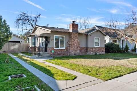 3322 Lamona Avenue E, Fresno, CA 93703