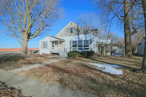 1112 1st St., Gowrie, IA 50543