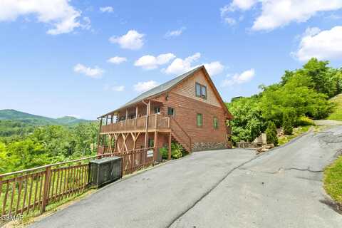 772 Cliff Branch Road, Gatlinburg, TN 37738