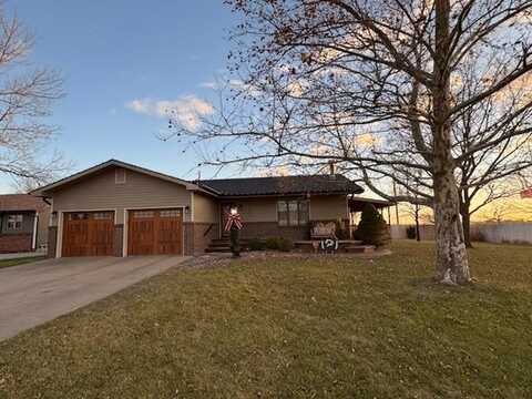 6037 Hemlock Dr, Great Bend, KS 67530