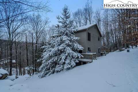 104 W Blueberry Lane, Beech Mountain, NC 28604