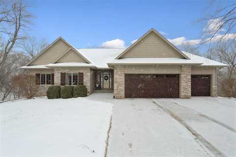 1556 Turkey Ridge Ct, Swisher, IA 52338