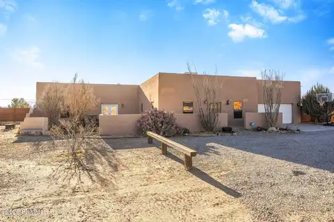 5733 Vanegas Drive, Las Cruces, NM 88007