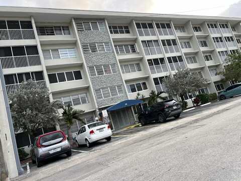 330 SE 2nd St, Hallandale Beach, FL 33009