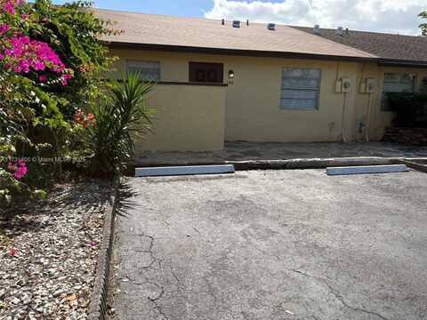 348 NW 43rd St, Deerfield Beach, FL 33064