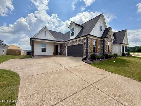 738 Coahoma Court, Nesbit, MS 38651