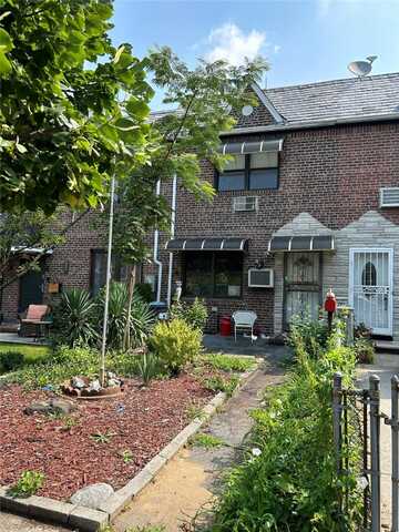 62-61 81 Street, Middle Village, NY 11379